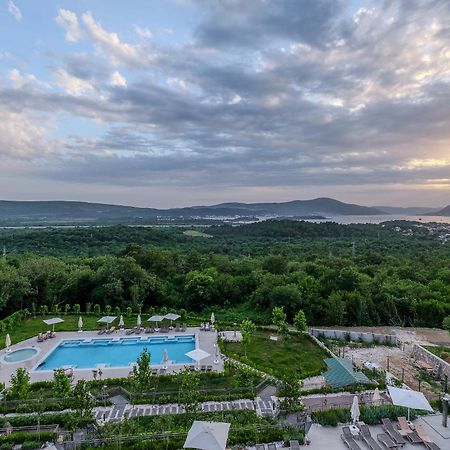 Montenegro Lodge Kavač Extérieur photo View of the resort