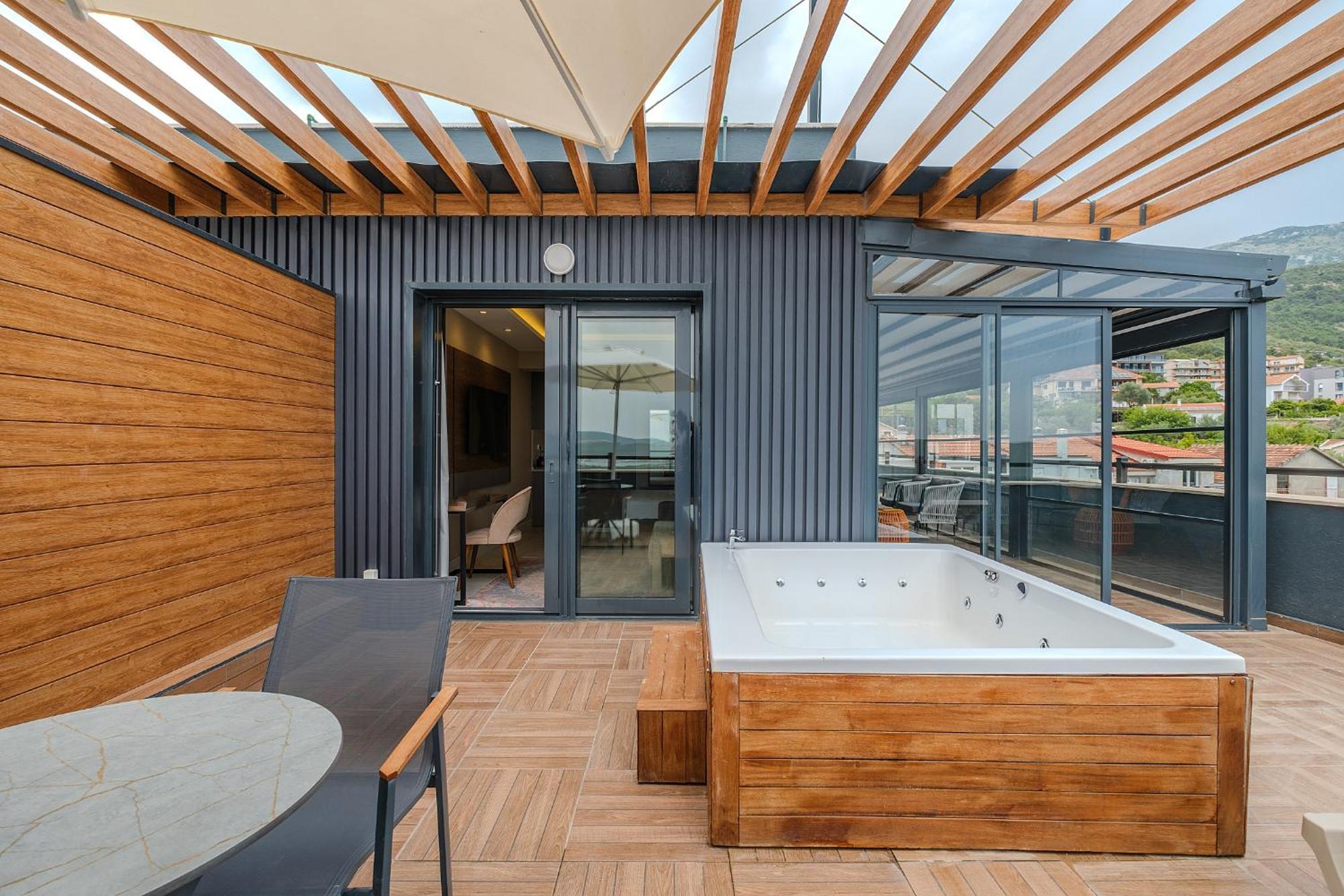 Montenegro Lodge Kavač Chambre photo A rooftop spa