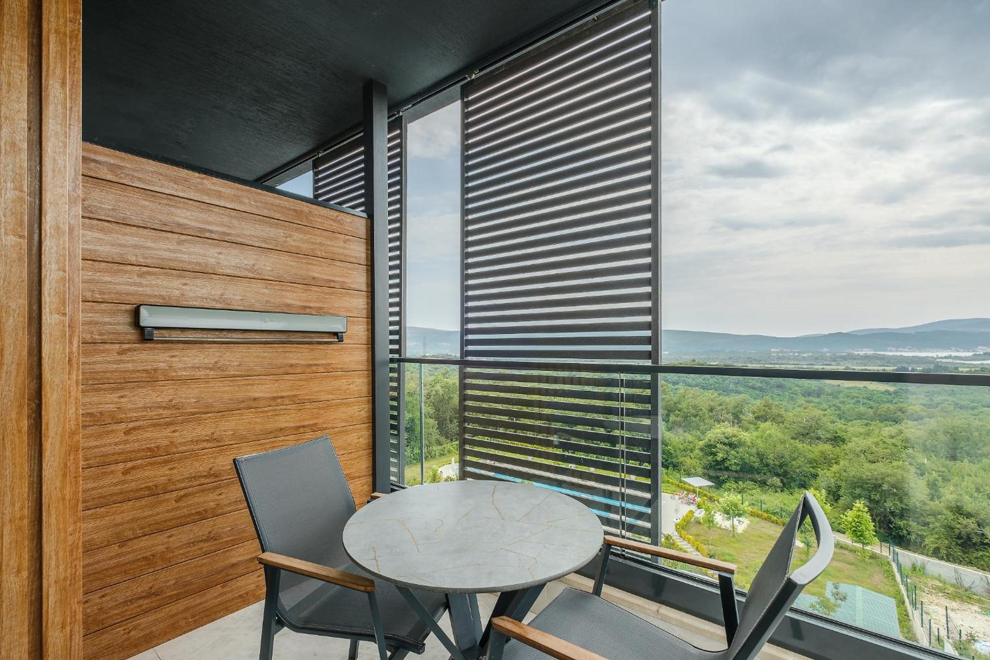 Montenegro Lodge Kavač Chambre photo Balcony of a suite
