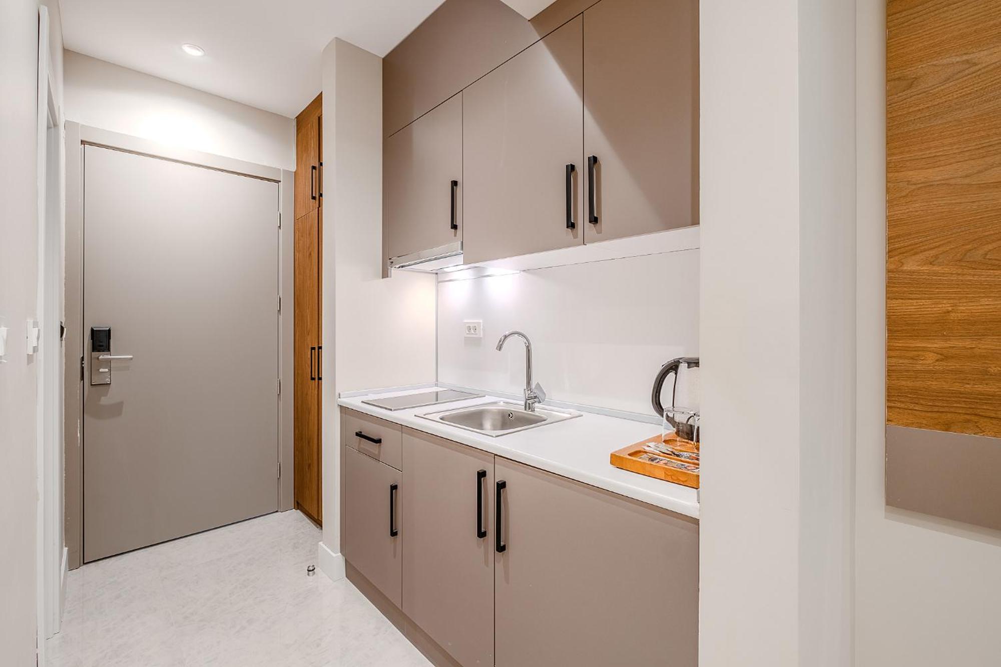 Montenegro Lodge Kavač Chambre photo A typical kitchen in a student apartment