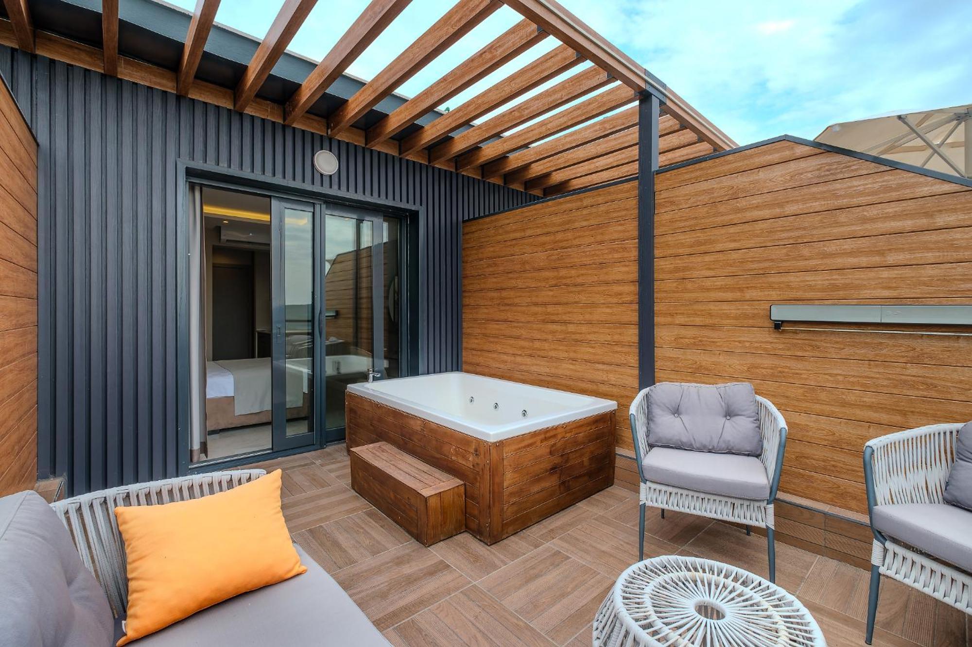 Montenegro Lodge Kavač Chambre photo A rooftop jacuzzi
