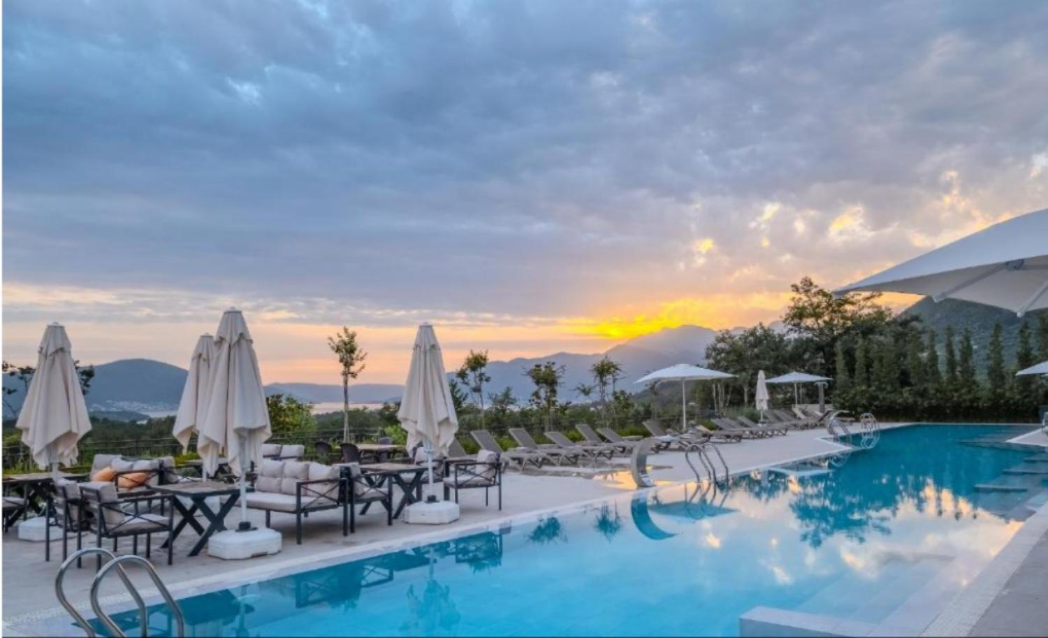 Montenegro Lodge Kavač Extérieur photo Sunset at the hotel